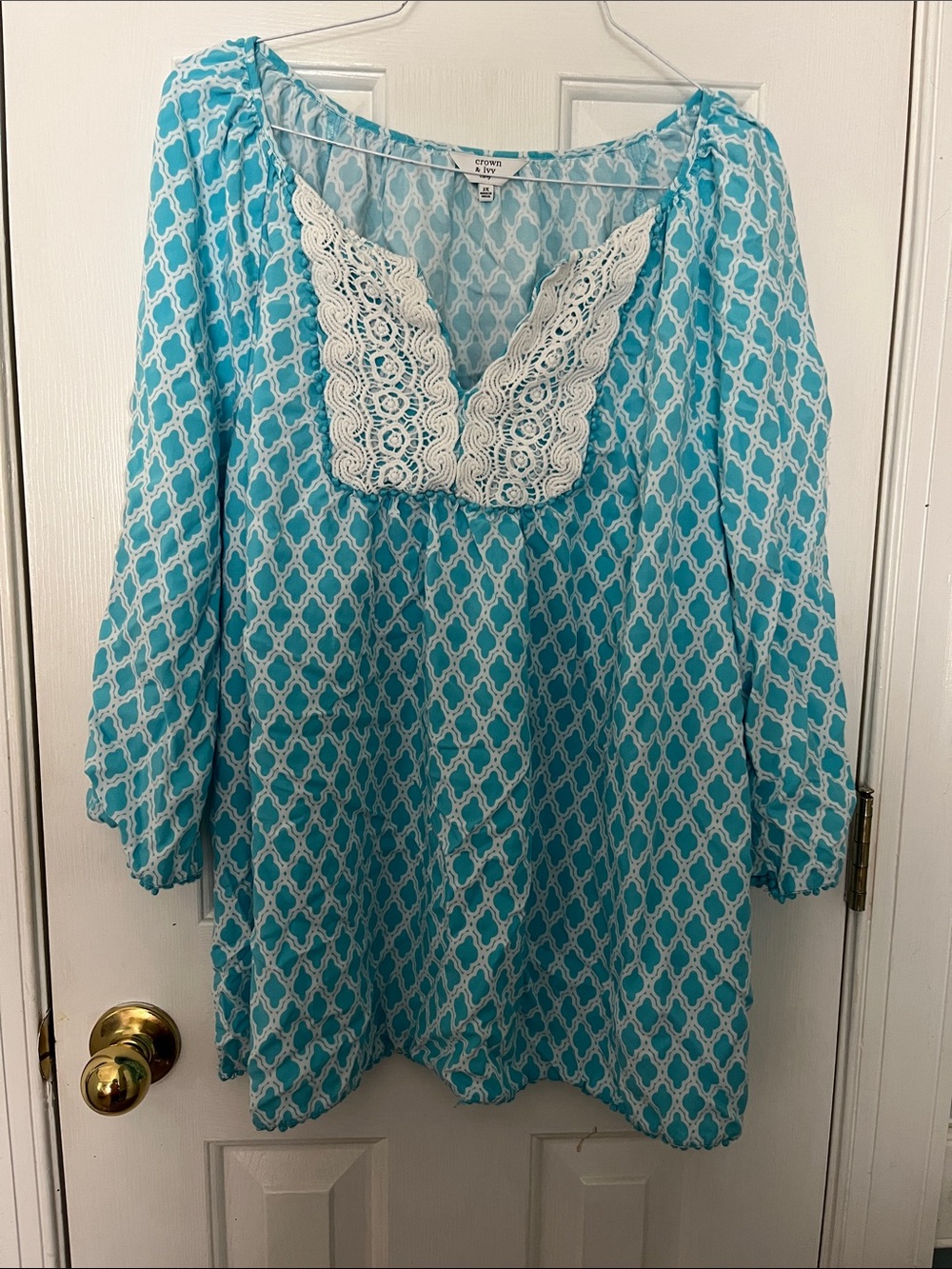 crown & ivy Turquoise Geometric Tunic with White Lace V-Neck